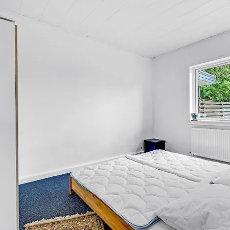 5 Bedroom Beautiful In Holiday home