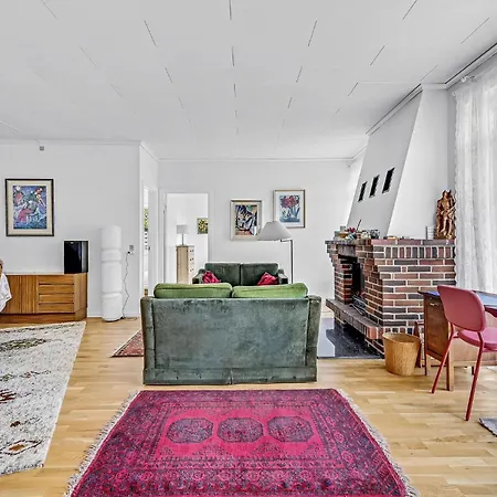 5 Bedroom Beautiful In *