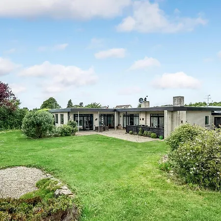 5 Bedroom Beautiful In *