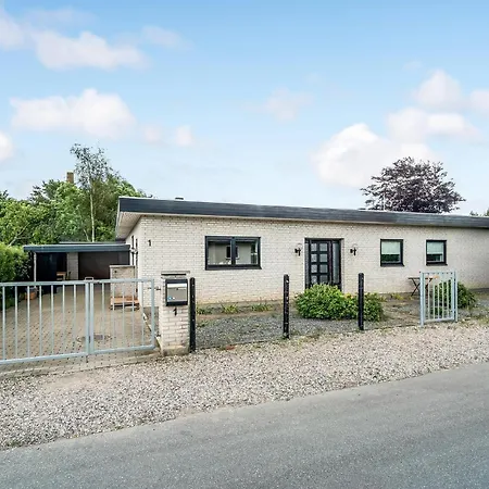 5 Bedroom Beautiful In *